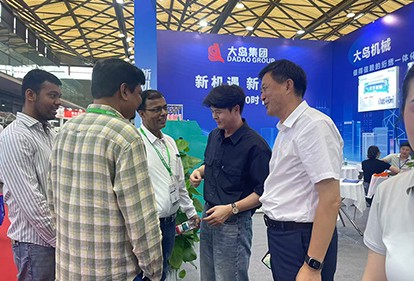 CISMA2025現(xiàn)場(chǎng)直擊 | 大島機(jī)械集團(tuán)展位人氣爆棚，超高速絎繡機(jī)引全球客商矚目